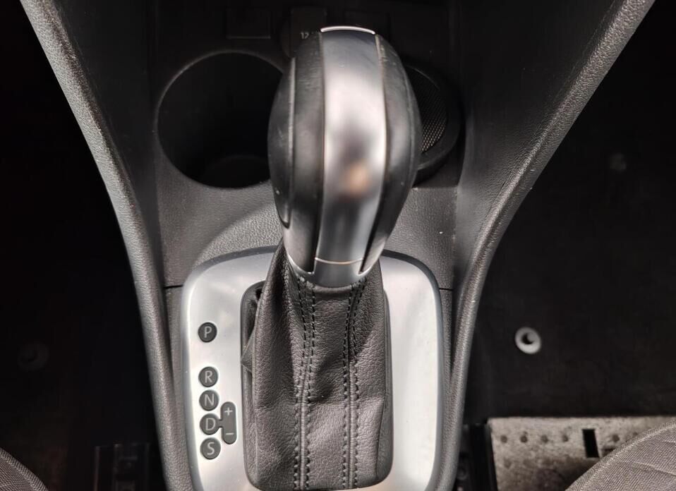 Volkswagen Polo, V Рестайлинг 1.6 AT (110 л.с.)