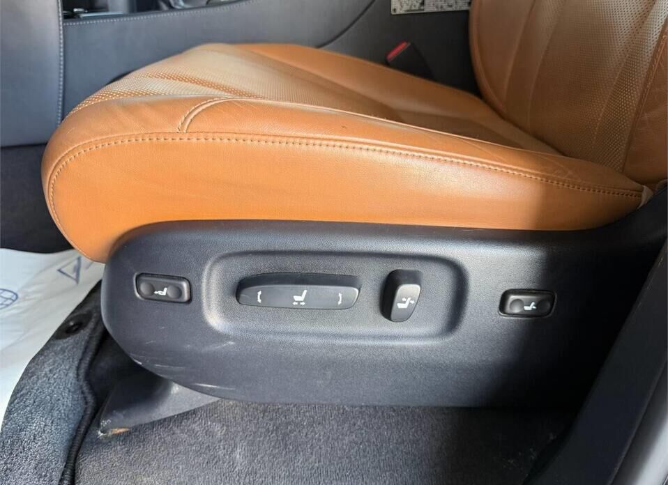 Lexus LX, III Рестайлинг 2 570 5.7 AT (367 л.с.) 4WD