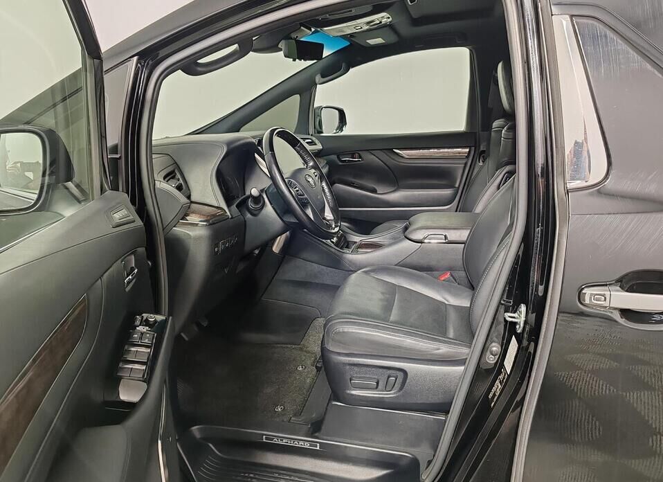 Toyota Alphard, III Рестайлинг 3.5 AT (300 л.с.)