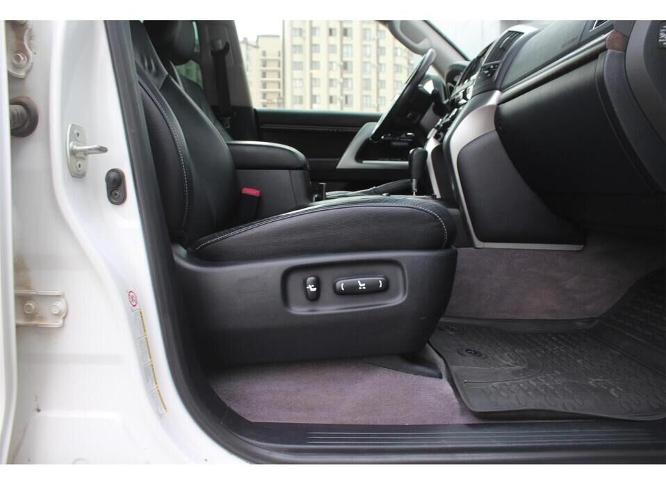 Toyota Land Cruiser, 200 Series Рестайлинг 1 4.5d AT (235 л.с.) 4WD