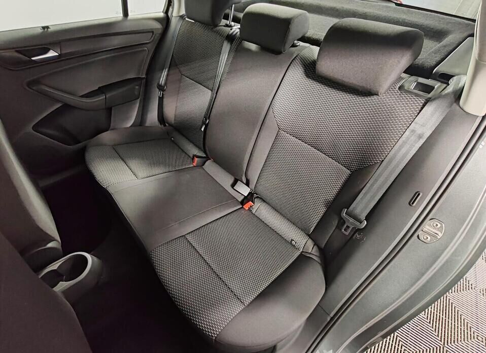 Volkswagen Polo 1.6 MT (110 л.с.)