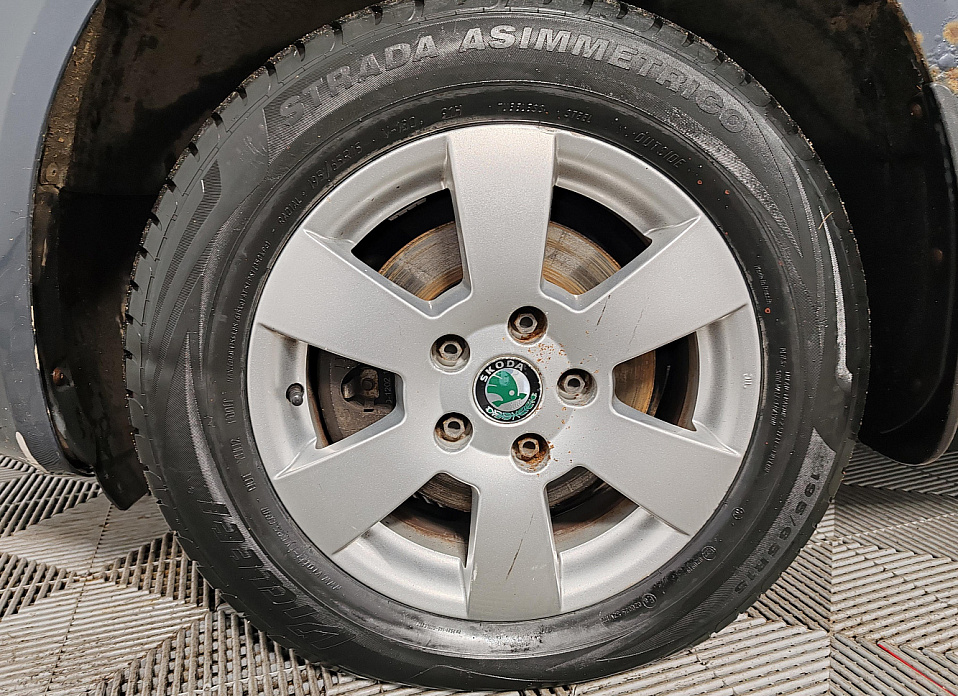 Skoda Octavia, II (A5) Рестайлинг 1.6 MT (102 л.с.)