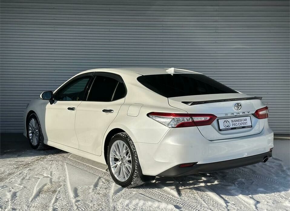 Toyota Camry 2.5 AT (181 л.с.)