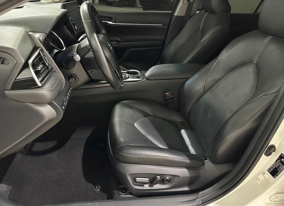 Toyota Camry 2.5 AT (200 л.с.)