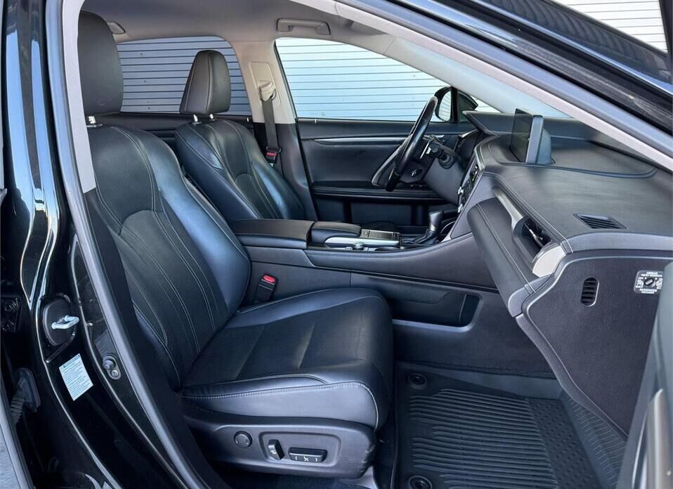 Lexus RX, IV Рестайлинг 300 2.0 AT (238 л.с.) 4WD