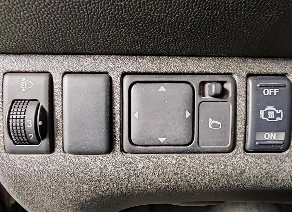 Nissan Navara (Frontier), III (D40) 2.5d AT (174 л.с.) 4WD