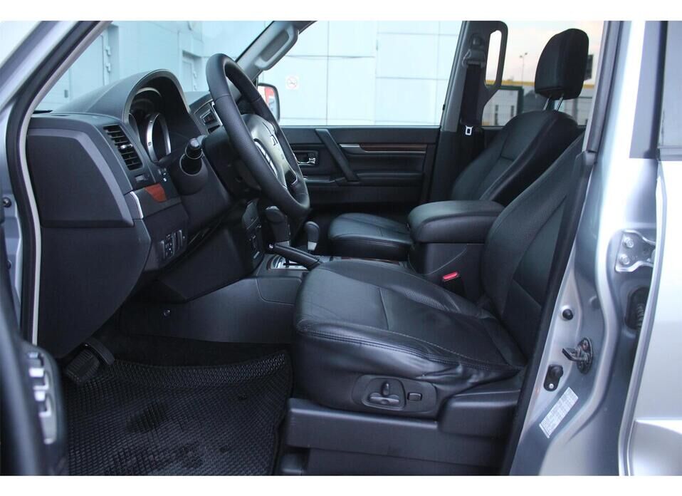 Mitsubishi Pajero, IV 3.0 AT (178 л.с.) 4WD