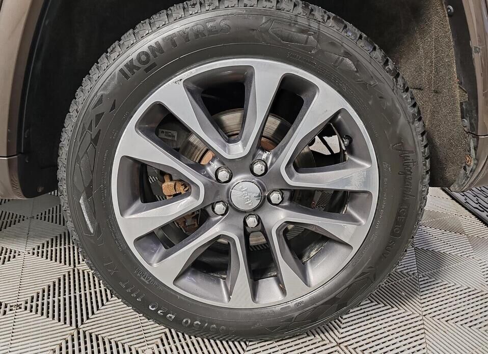 Jeep Grand Cherokee, IV (WK2) Рестайлинг 3.6 AT (286 л.с.) 4WD