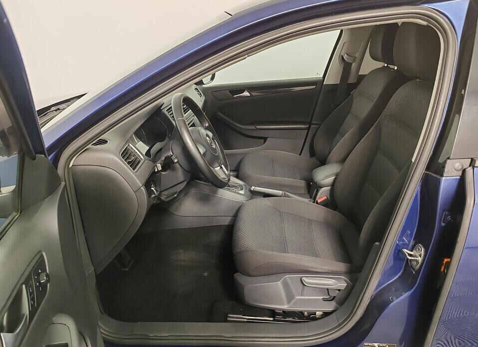 Volkswagen Jetta 1.6 AT (105 л.с.)