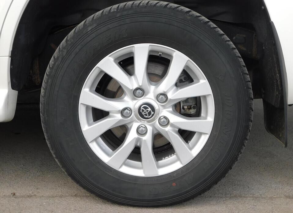 Toyota Land Cruiser, 200 Series Рестайлинг 2 4.5d AT (249 л.с.) 4WD