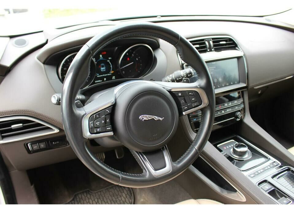 Jaguar E-Pace 2.0 AT (249 л.с.) 4WD