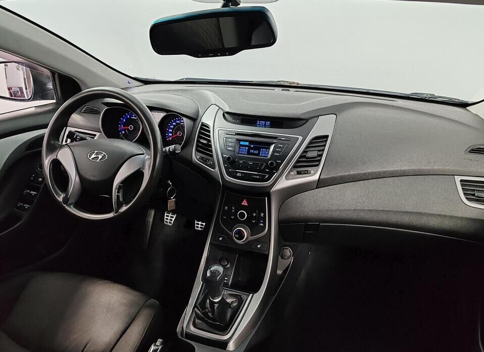 Hyundai Elantra 1.6 MT (132 л.с.)