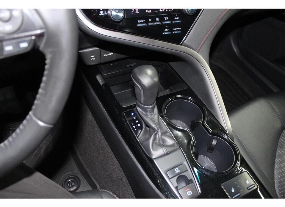 Toyota Camry, VIII (XV70) 2.5 AT (181 л.с.)