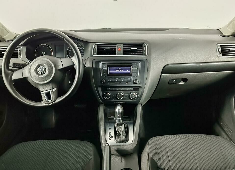 Volkswagen Jetta 1.6 AT (105 л.с.)