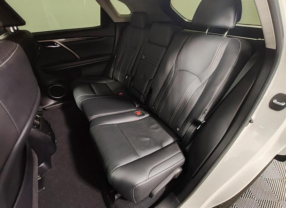 Lexus RX, IV Рестайлинг 300 2.0 AT (238 л.с.) 4WD