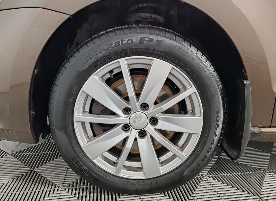 Volkswagen Polo, V Рестайлинг 1.6 AT (110 л.с.)