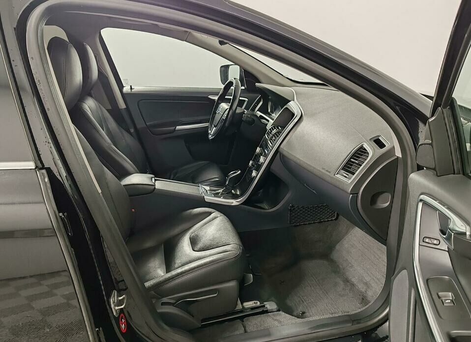 Volvo XC60 2.4d AT (215 л.с.) 4WD