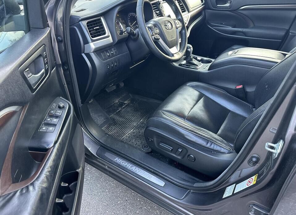Toyota Highlander 3.5 AT (249 л.с.) 4WD