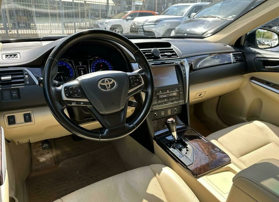 Toyota Camry 2.5 AT (181 л.с.)