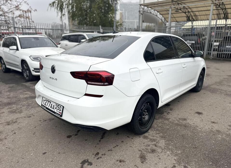 Volkswagen Polo, VI 1.6 AT (110 л.с.)