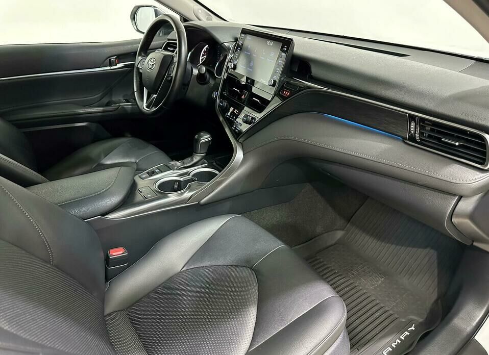 Toyota Camry 2.5 AT (200 л.с.)