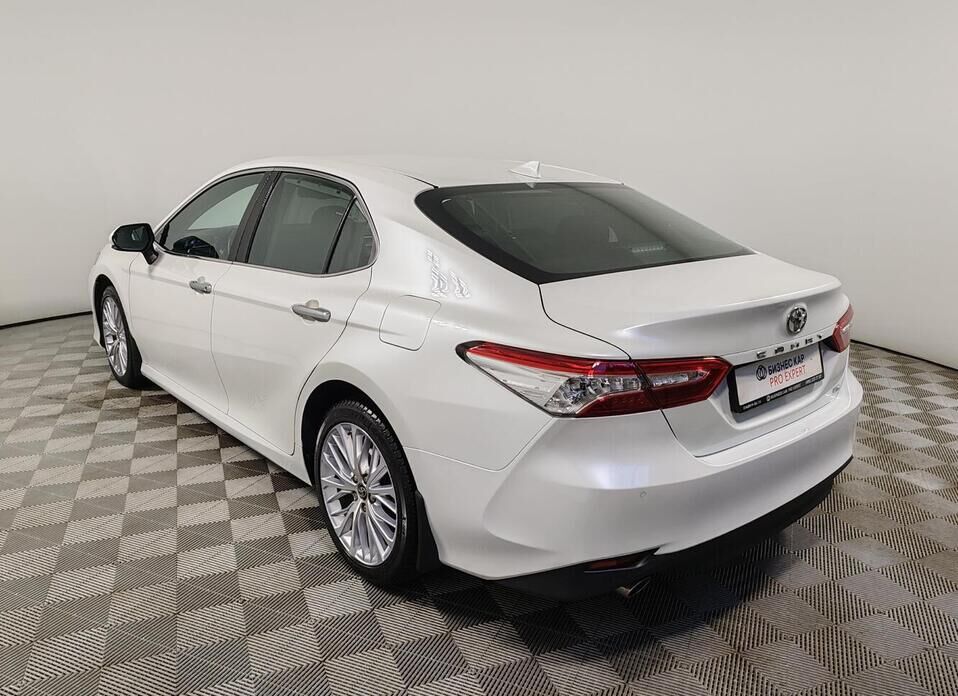 Toyota Camry, VIII (XV70) 3.5 AT (249 л.с.)