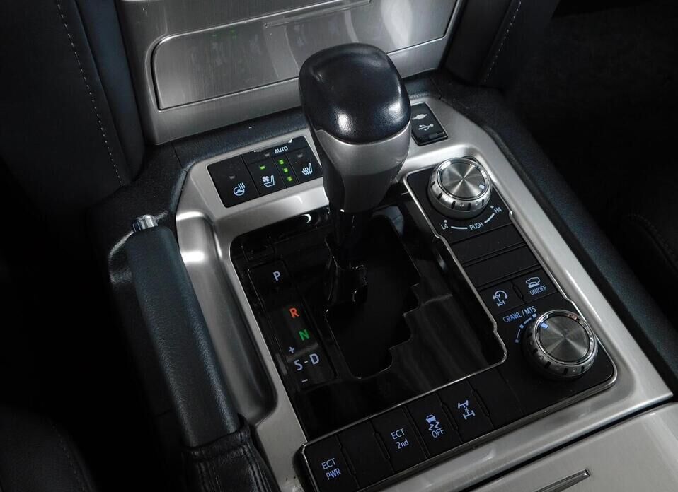 Toyota Land Cruiser, 200 Series Рестайлинг 2 4.5d AT (249 л.с.) 4WD