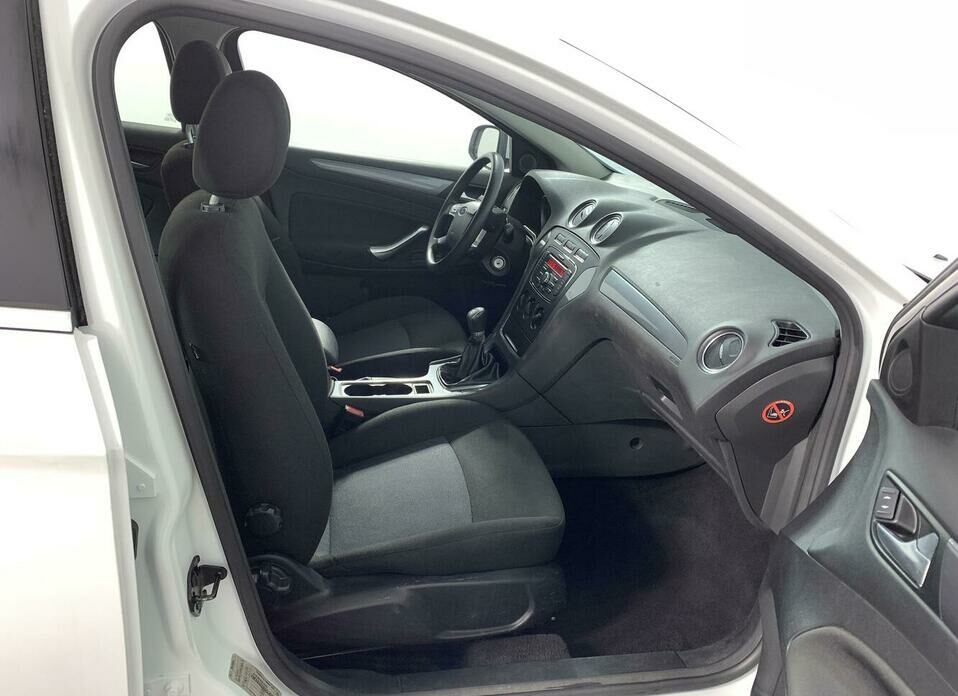 Ford Mondeo 1.6 MT (120 л.с.)