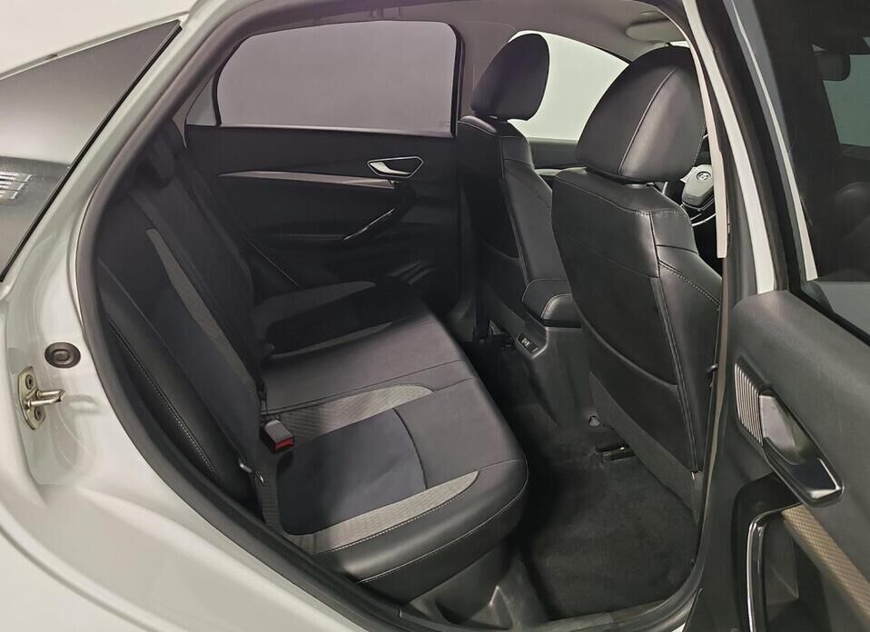 LADA (ВАЗ) Vesta, I Рестайлинг (NG) 1.6 MT (106 л.с.)