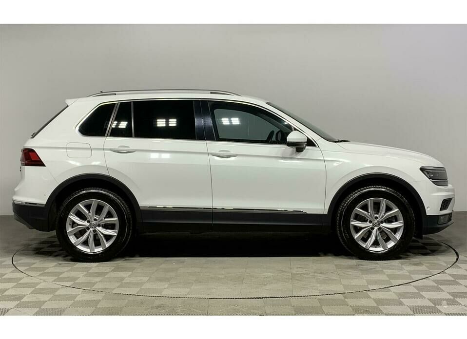 Volkswagen Tiguan 2.0 AMT (180 л.с.) 4WD