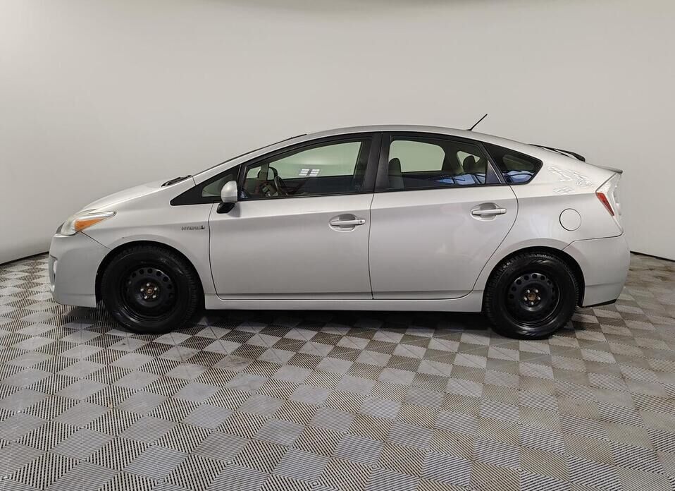 Toyota Prius, III (XW30) 1.8hyb AT (99 л.с.)