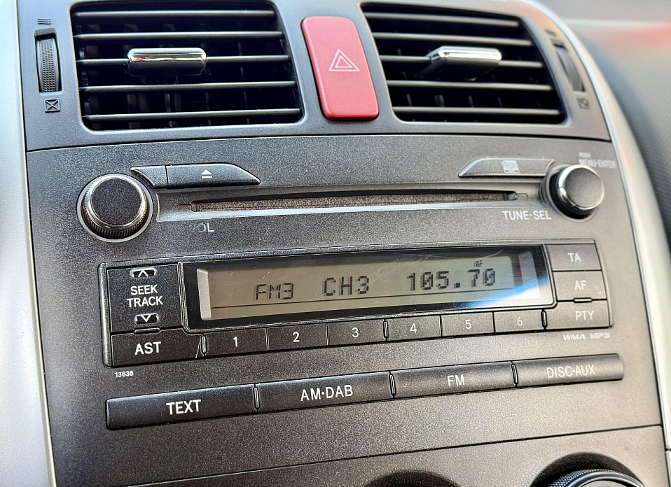 Toyota Auris, I Рестайлинг 1.6 MT (132 л.с.)