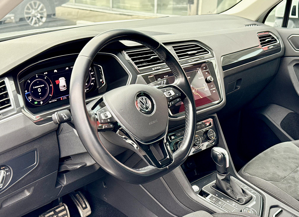 Volkswagen Tiguan, II 2.0d AMT (150 л.с.) 4WD