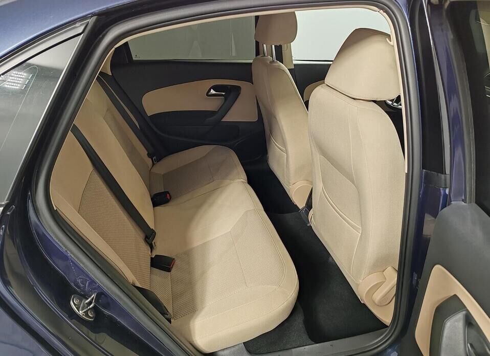 Volkswagen Polo 1.6 AT (110 л.с.)