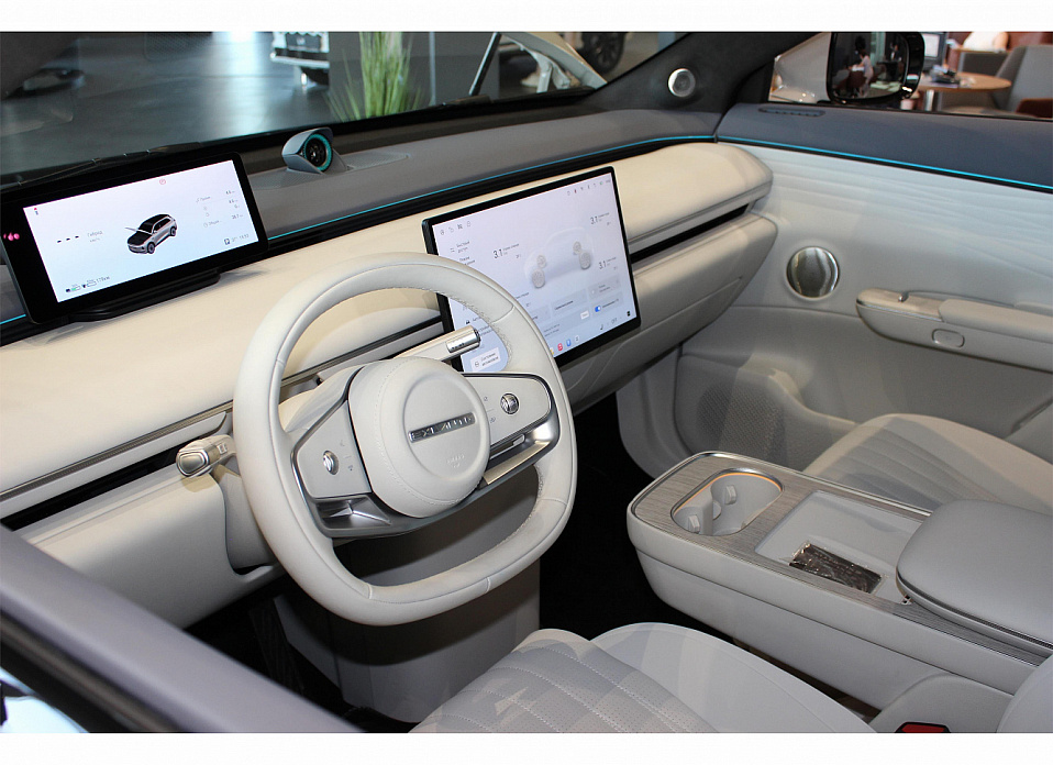 Exlantix ET 1.5hyb AT (469 л.с.) 4WD