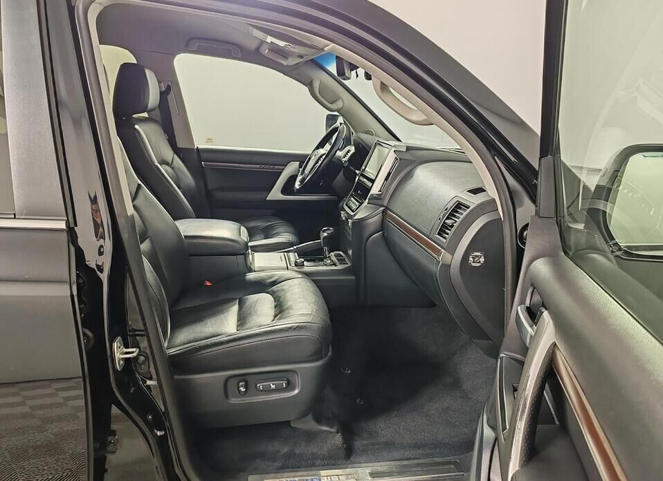 Toyota Land Cruiser, 200 Series Рестайлинг 2 4.5d AT (249 л.с.) 4WD