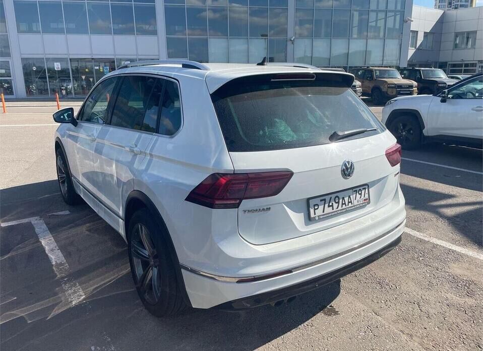 Volkswagen Tiguan 2.0 AMT (180 л.с.) 4WD