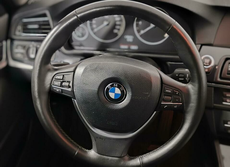 BMW 5 серии 528i 3.0 AT (258 л.с.) 4WD
