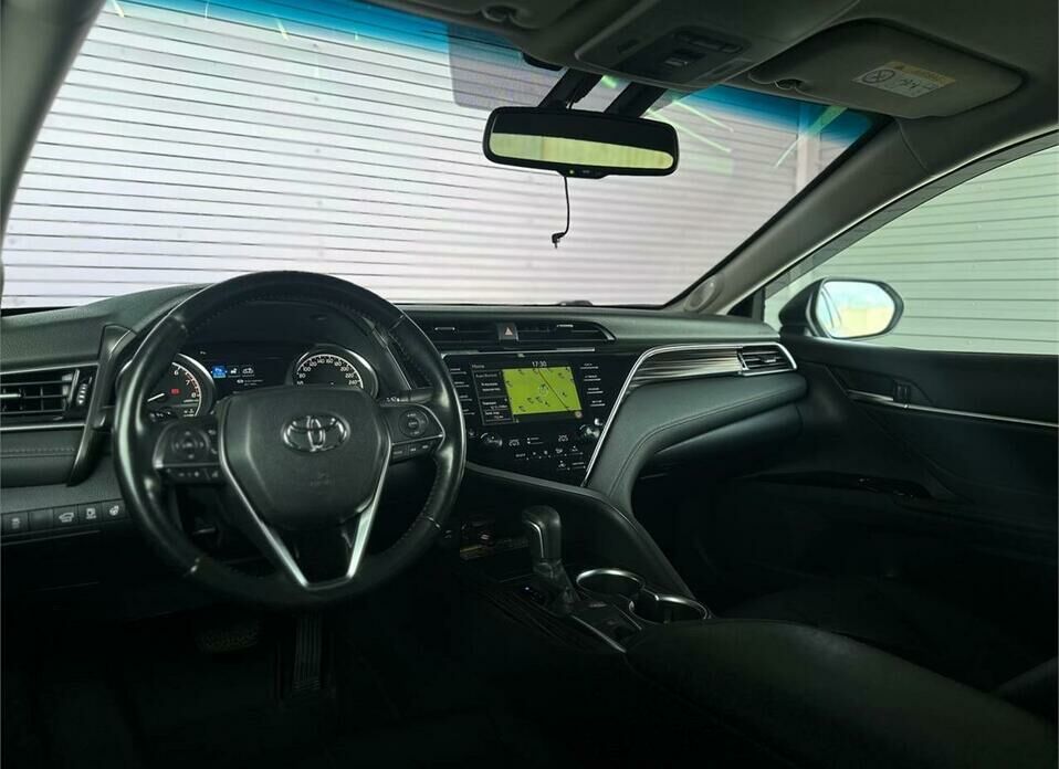 Toyota Camry 2.5 AT (181 л.с.)