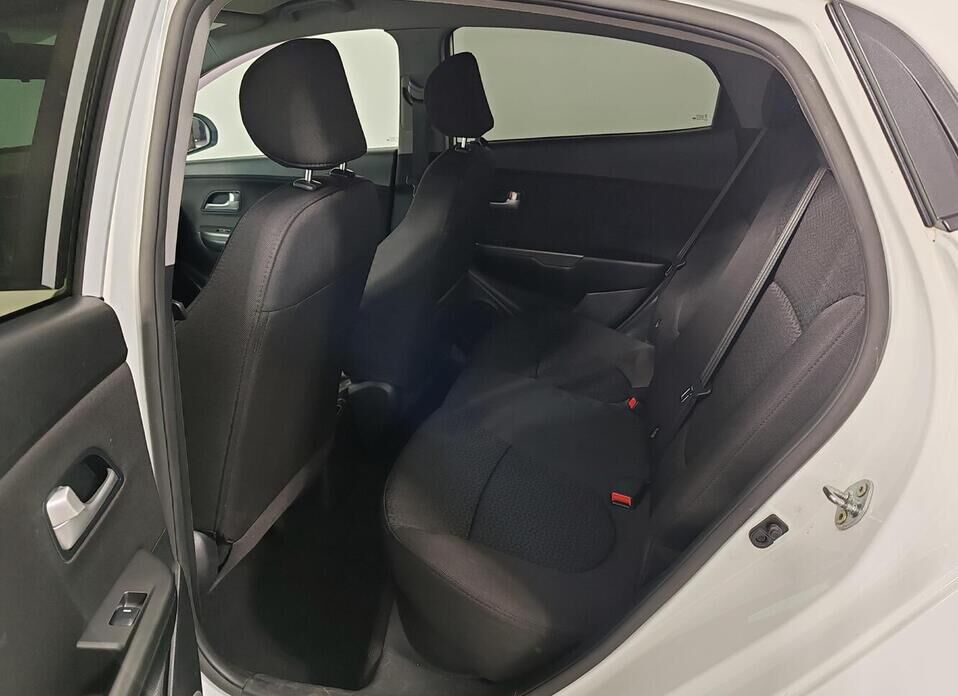 Kia Rio, III Рестайлинг 1.6 MT (123 л.с.)