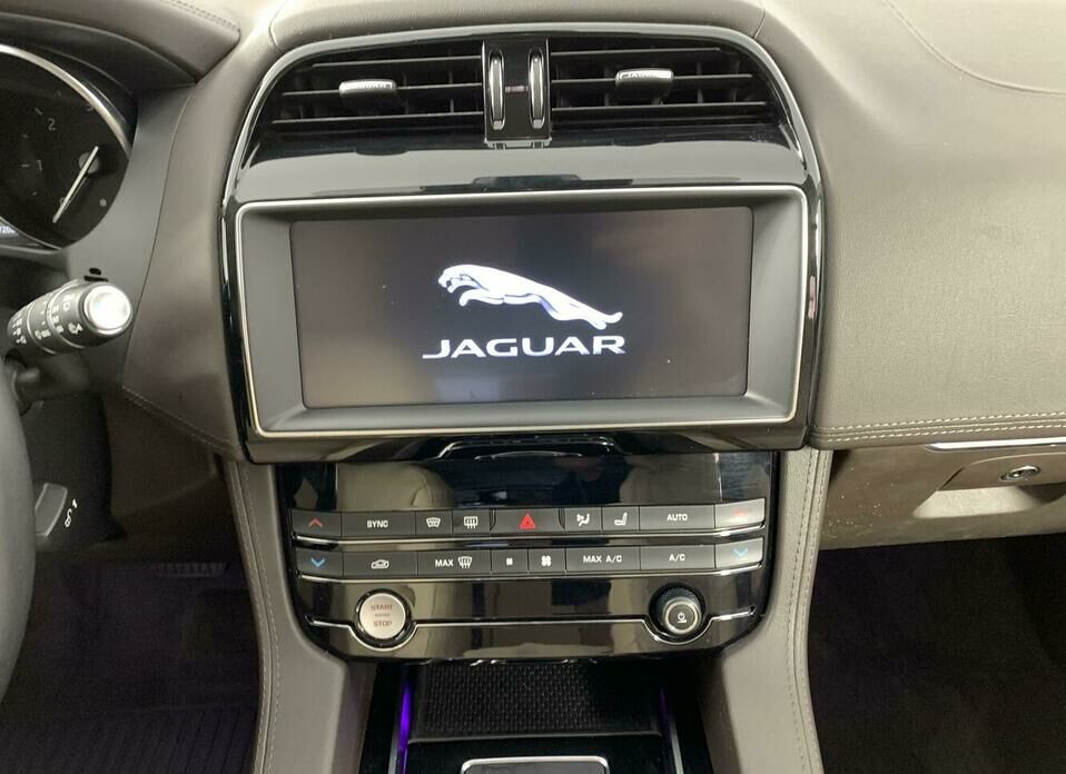 Jaguar F-Pace 2.0d AT (180 л.с.) 4WD