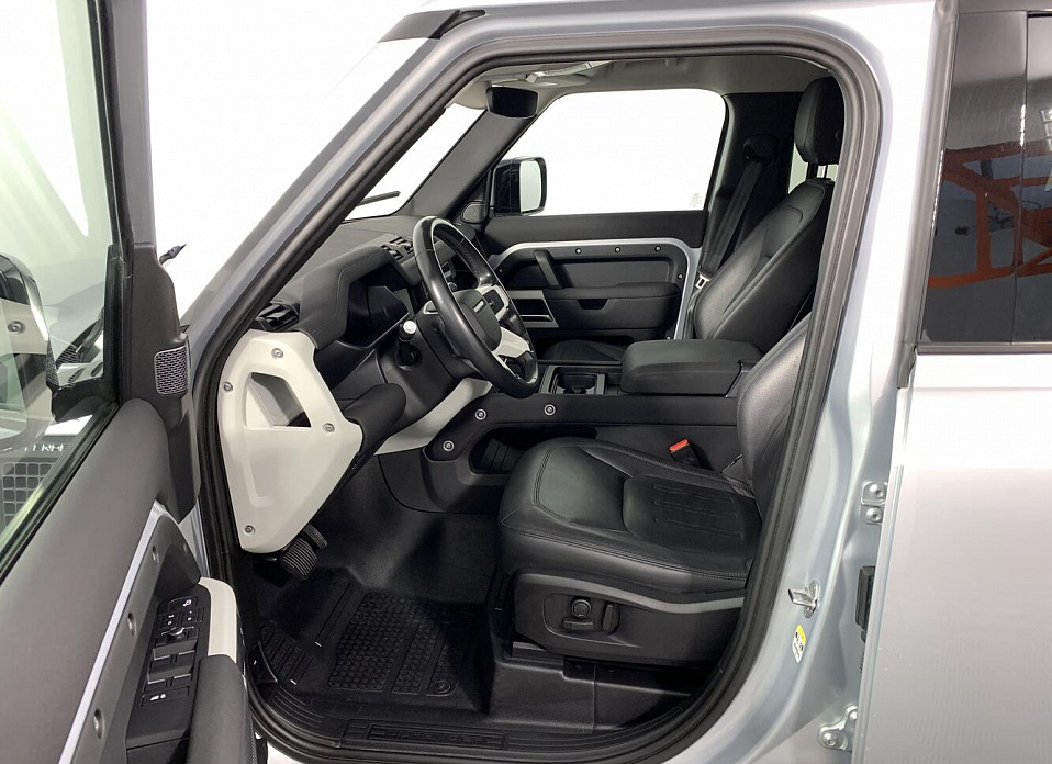 Land Rover Defender, II 110 2.0d AT (200 л.с.) 4WD