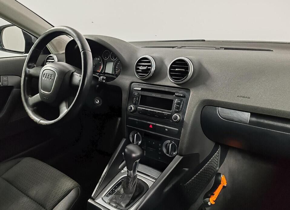 Audi A3, II (8P) Рестайлинг 2 1.4 AMT (125 л.с.)