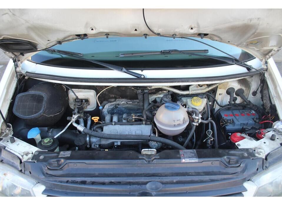 Volkswagen Caravelle 2.5 MT (115 л.с.)