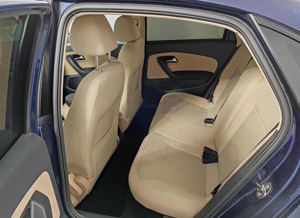 Volkswagen Polo 1.6 AT (110 л.с.)