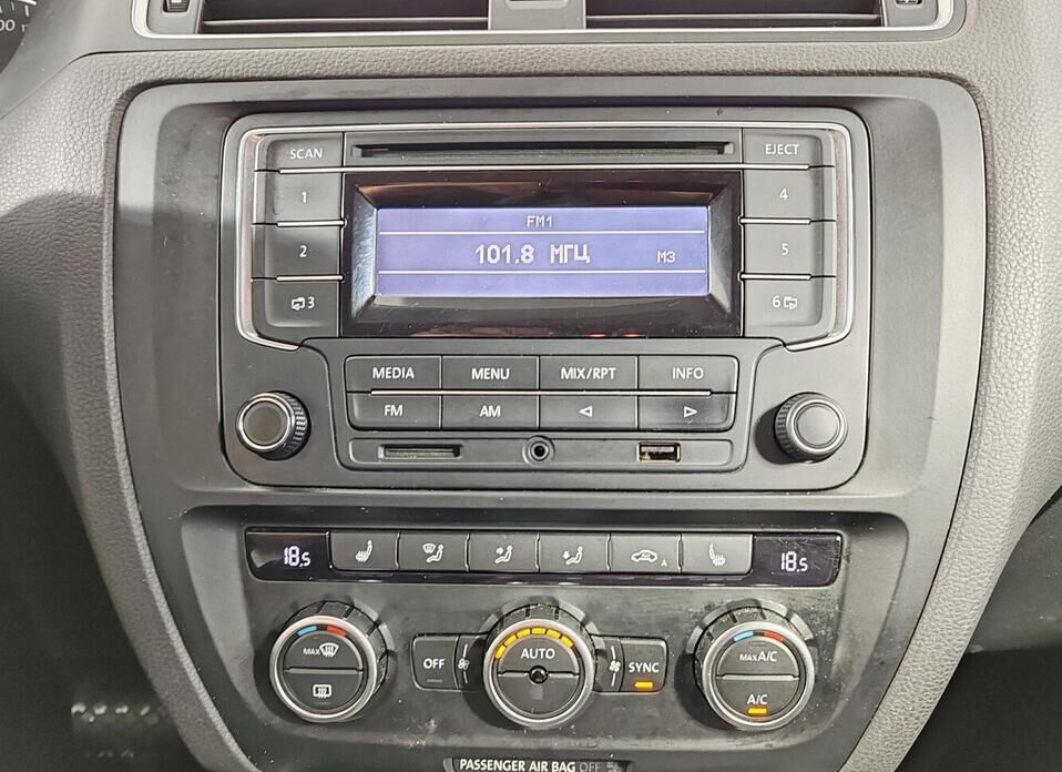 Volkswagen Jetta 1.6 AT (105 л.с.)