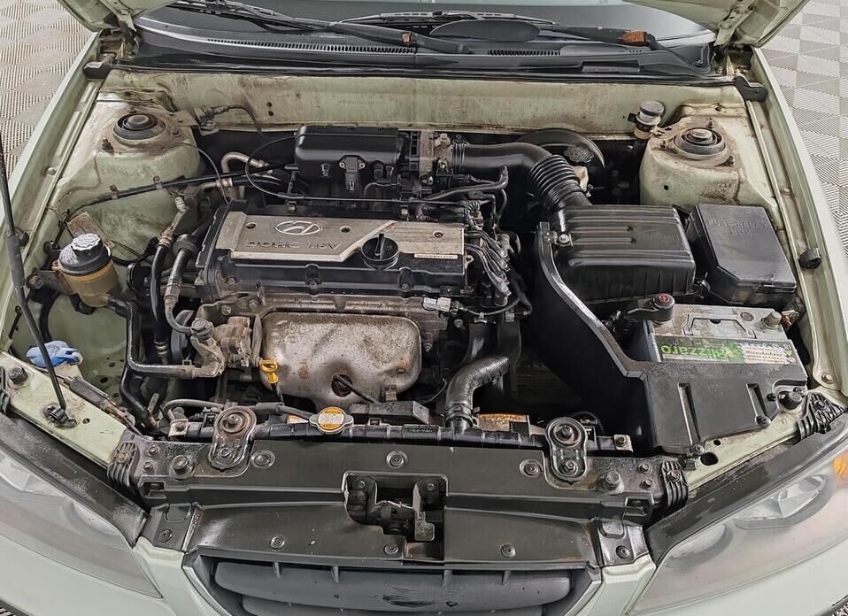 Hyundai Elantra, III (XD2) Рестайлинг 1.6 MT (105 л.с.)