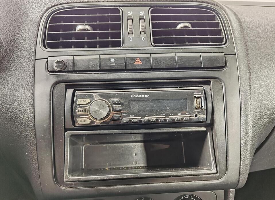 Volkswagen Polo, V 1.6 MT (105 л.с.)