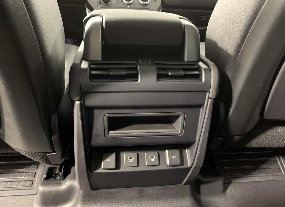 Land Rover Defender, II 110 2.0d AT (200 л.с.) 4WD