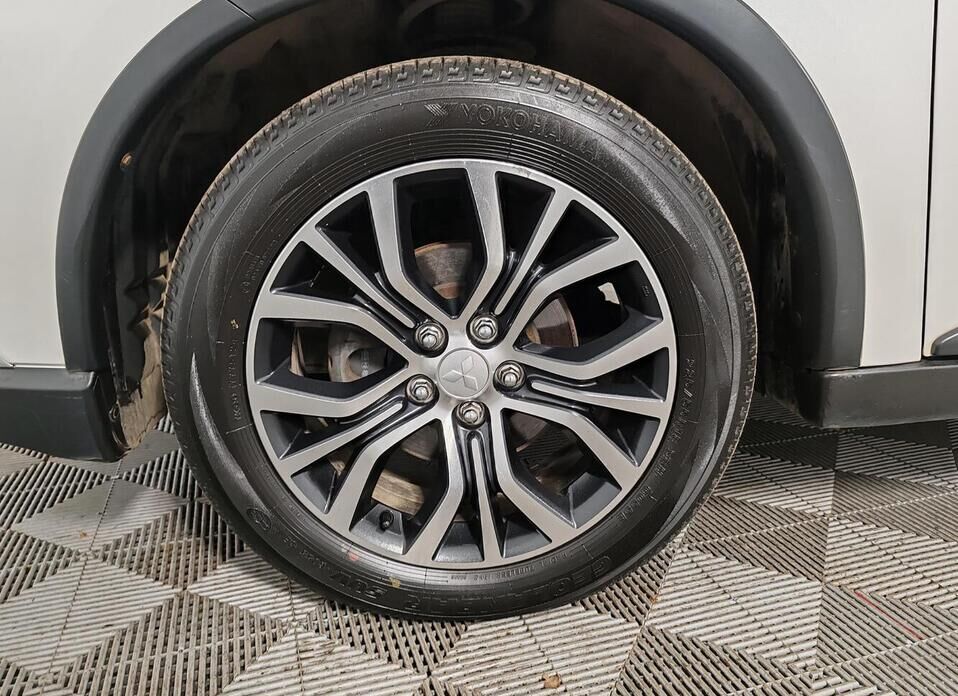 Mitsubishi Outlander, III Рестайлинг 2 2.4 CVT (167 л.с.) 4WD